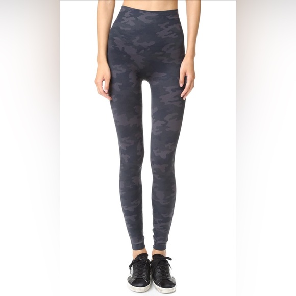 Spanx Black Camouflage Seamless Leggings size M - Picture 1 of 10